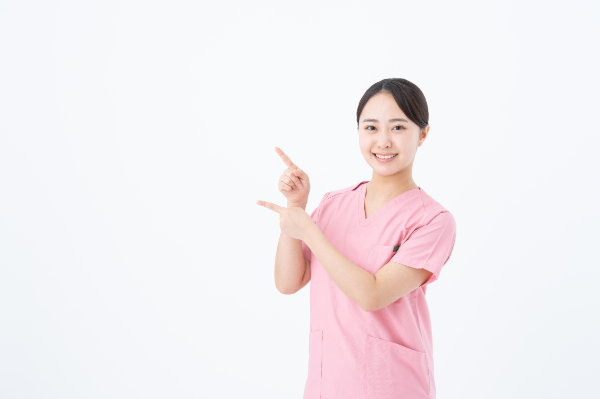 年齢問わず歯科衛生士の需要が高い理由を紹介する歯科衛生士の女性