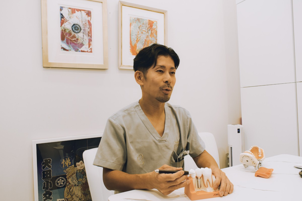 木更津きらら歯科の中谷先生が「インプラント治療で大切にしている5つのこと」について説明しているイメージ